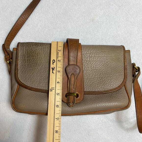 Vintage Dooney & Bourke All Weather Crossbody Bag Tan Taupe Leather 90s - Picture 3 of 16
